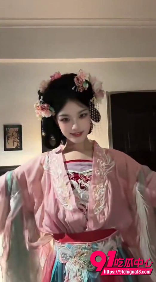 福利姬芊落古风裸舞视频2