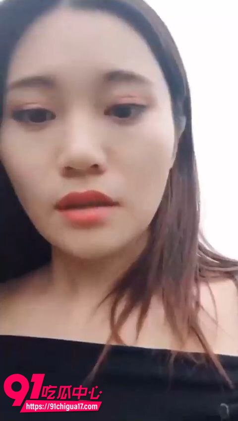 美女户外路边勾引陌生大叔 美女聊骚勾引口交大叔被大屌狠插小穴