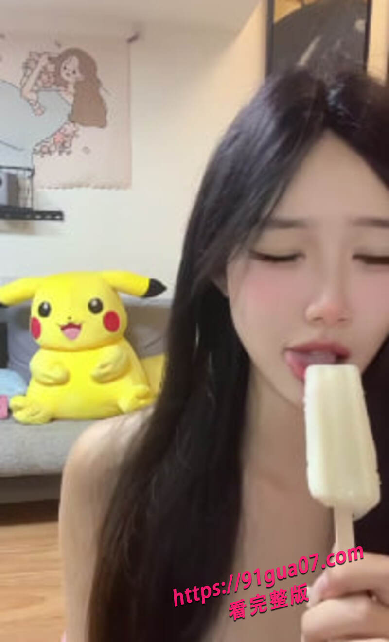 白肤美腿御姐自拍曝光 居家诱惑火力全开