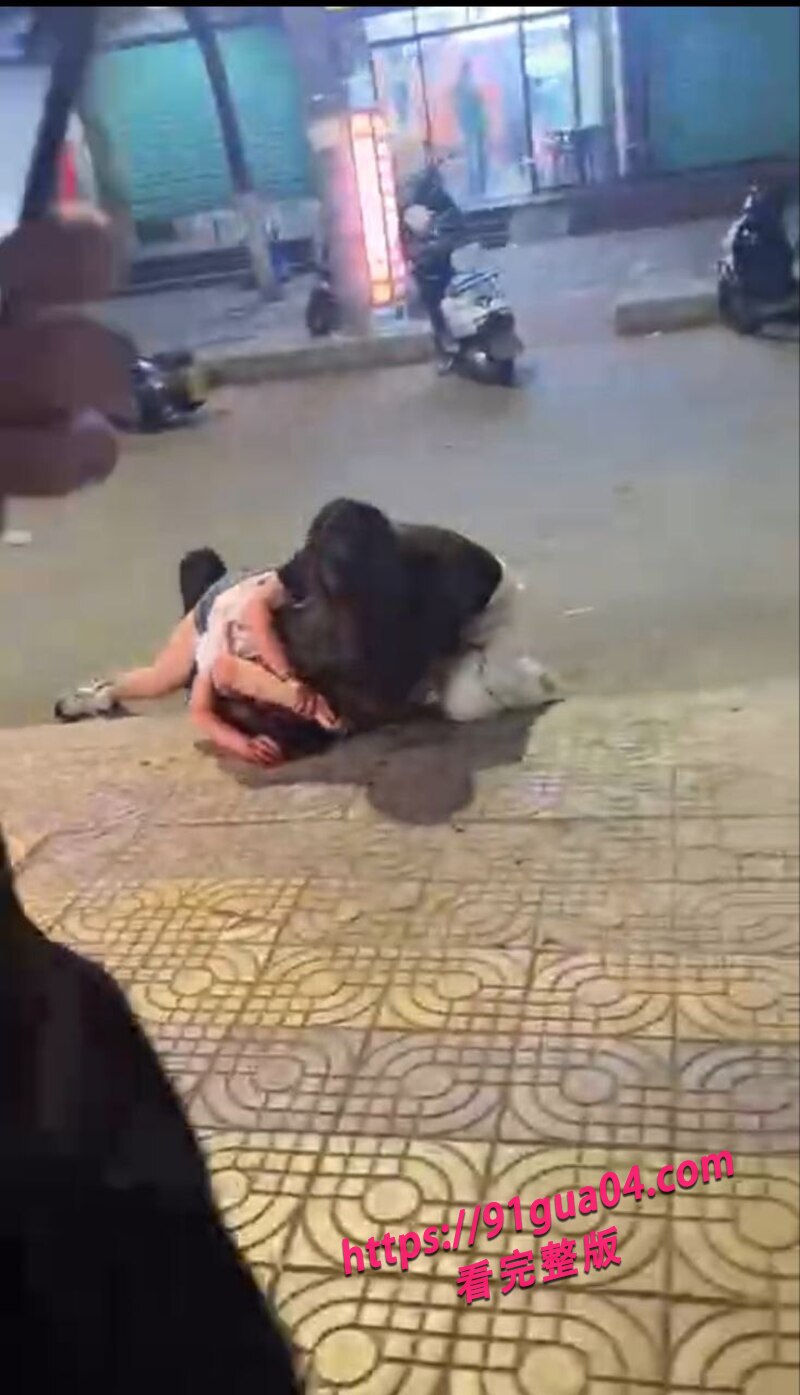 陕西城固县街头伤人04