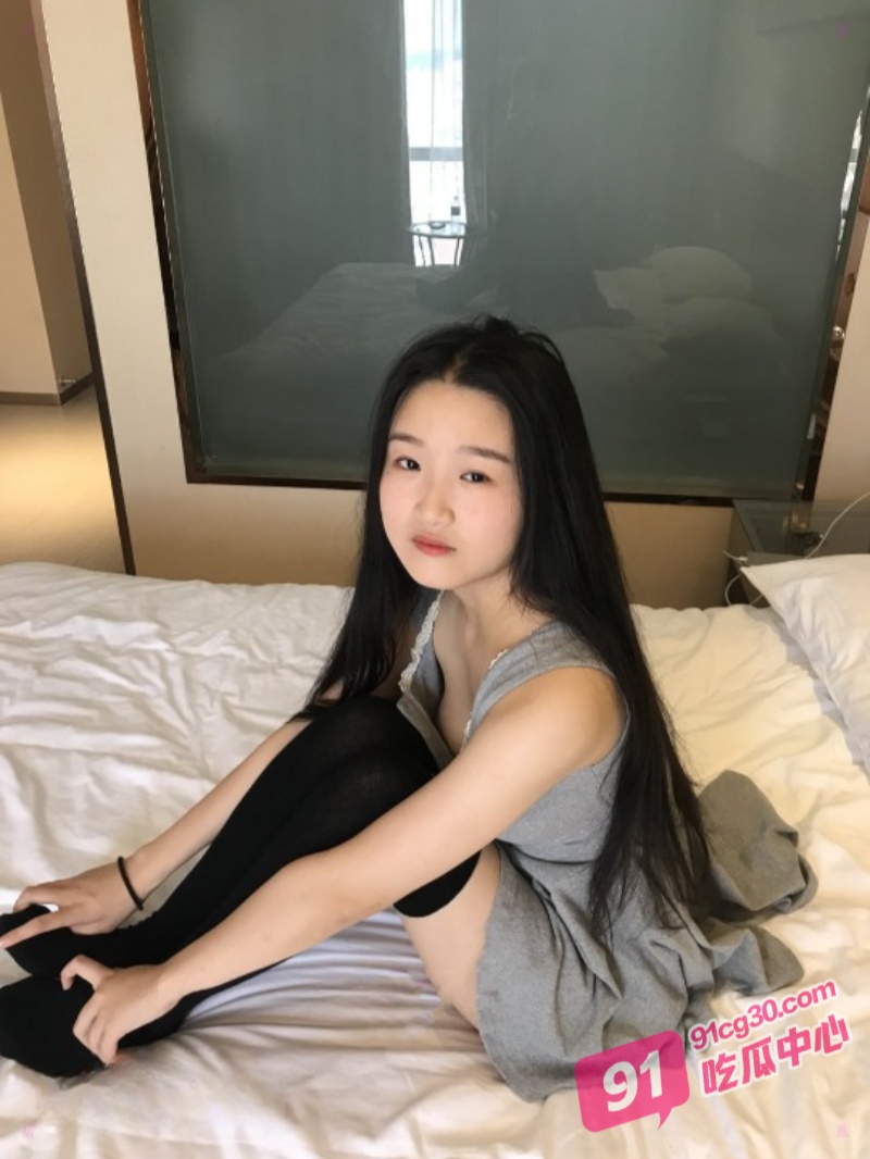 四川艺校学生马娟娟堕落成性感女神 被摄影师潜规则 粉嫩美乳极致诱惑！ 配图2