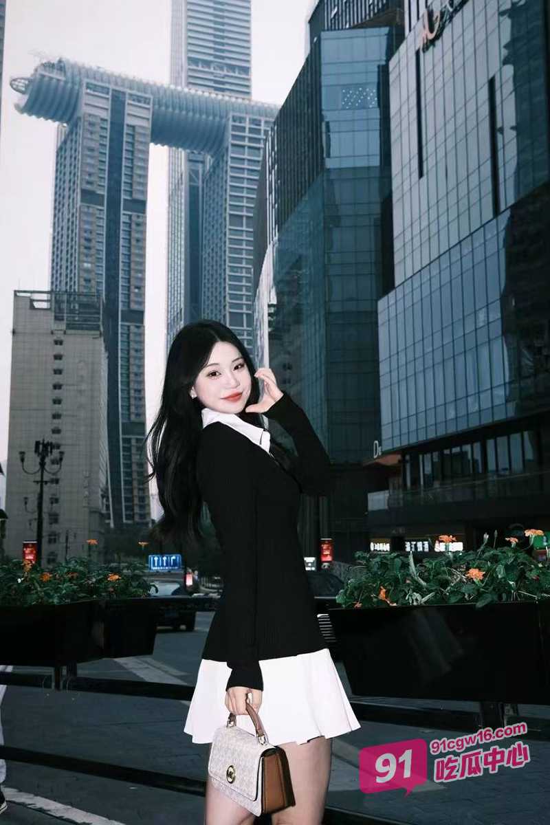 重庆科技大学周蕊 与男友性爱视频分手流出 见识骚货的绝顶口交吧!