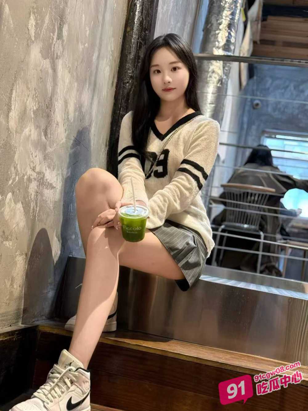 禽兽父亲精虫上脑 内心强烈想操自己女儿 夜晚溜进孩子的闺房无套中出！ 配图