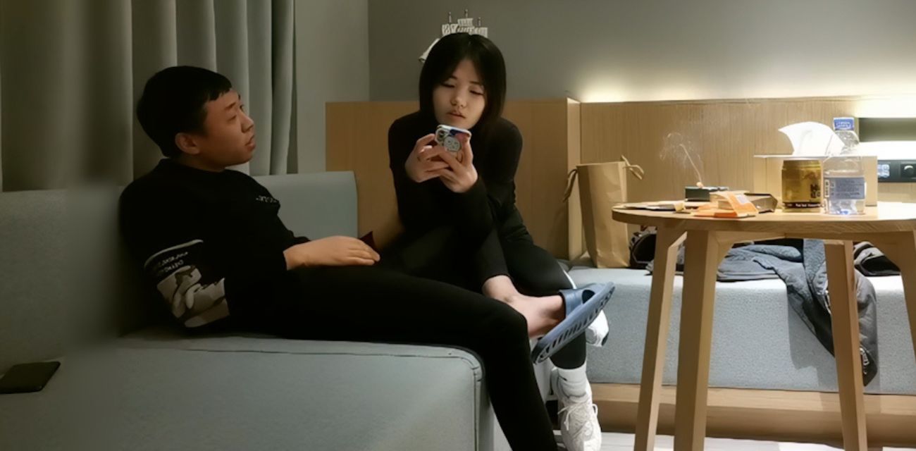 文轩探花约炮大胸嫩妹全裸沙发调情 经典后入狂顶肥臀！