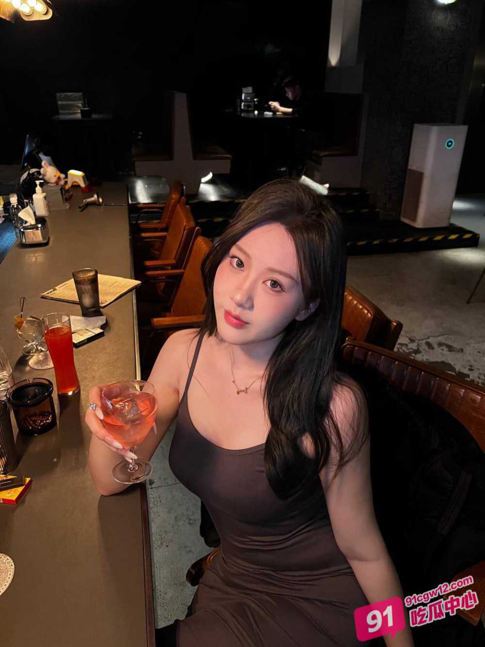 极品美女淫穴爆白浆合集：人妻少妇/清纯学妹/jk萝莉 化身发骚母狗卖力自慰求操 配图2