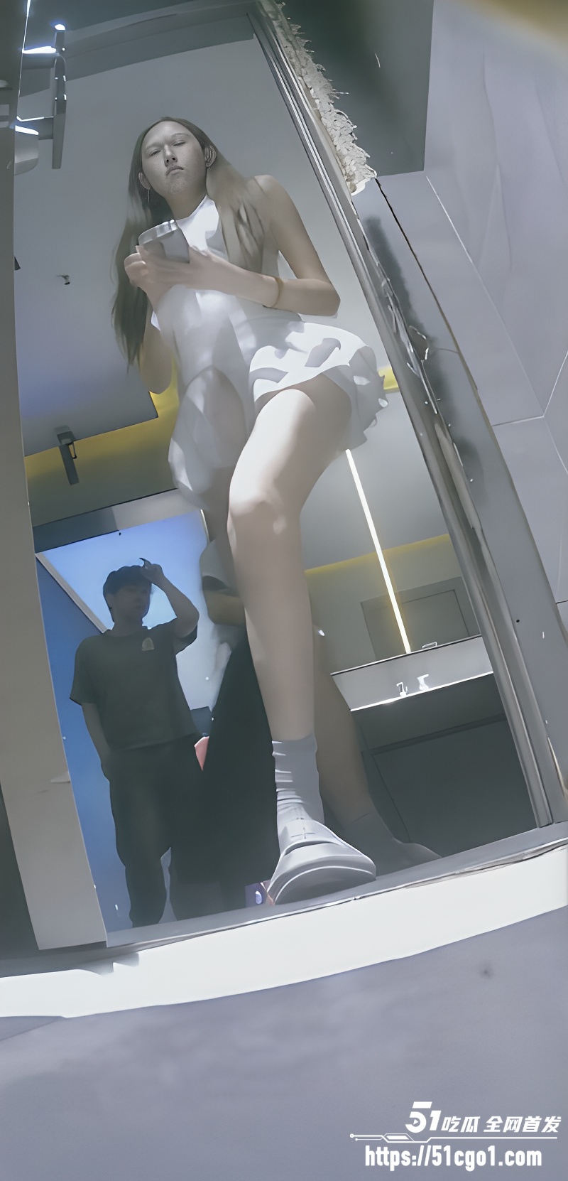夜总会小姐姐女厕偷拍1