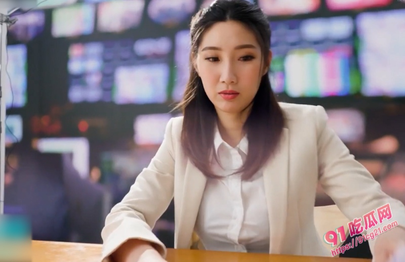 新闻主播 黎儿 lierbaby 直播时一本正经地挨操 在线比对极致反差