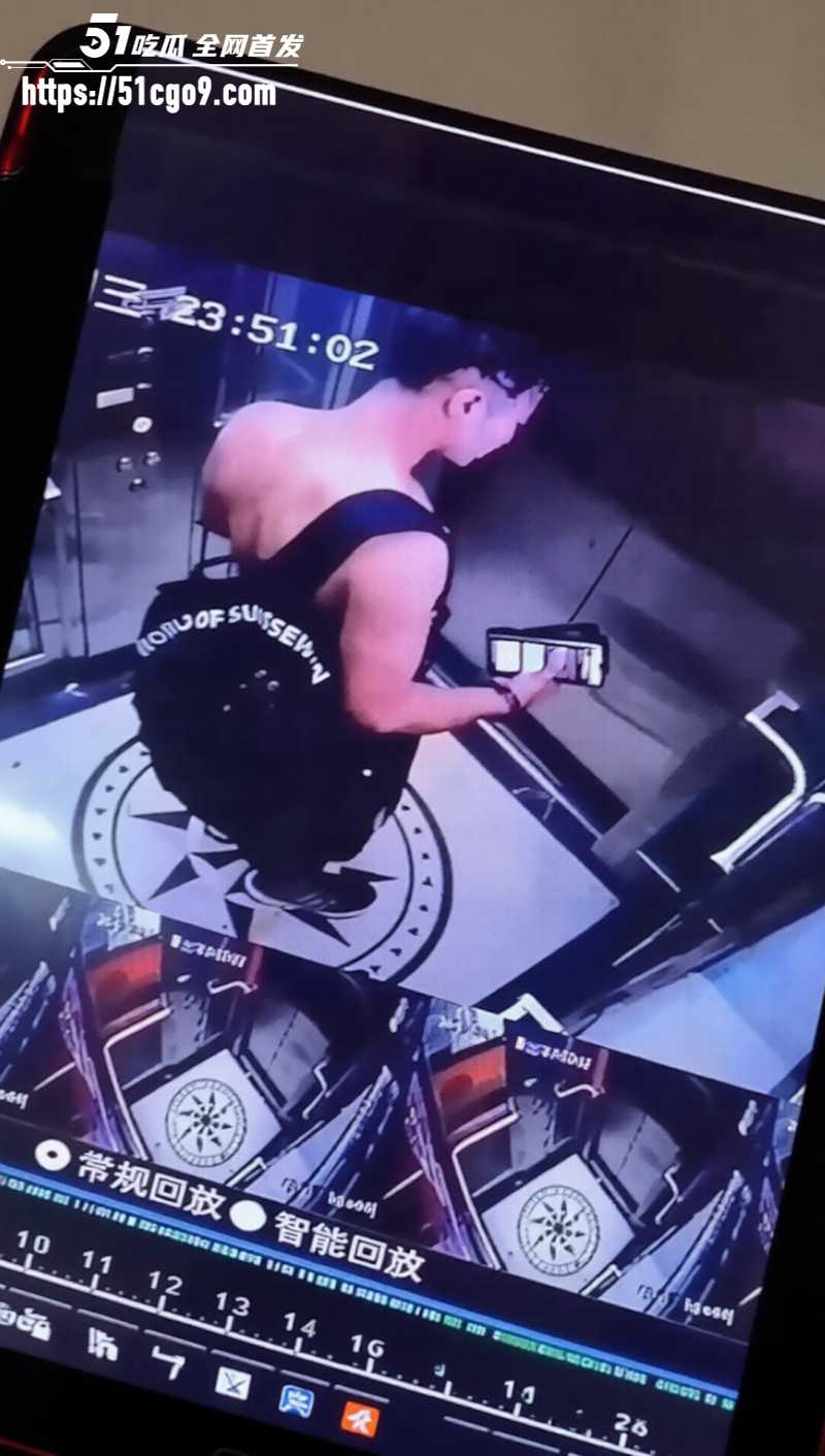 流氓男教练摸女会员电梯被暴揍01 流氓男教练摸女会员电梯被暴揍01