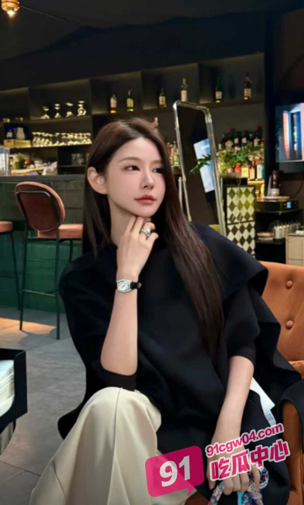 抖音网红泡芙姐姐人美足靓 却是sm调教女王 用美足在家调教男公狗 配图5