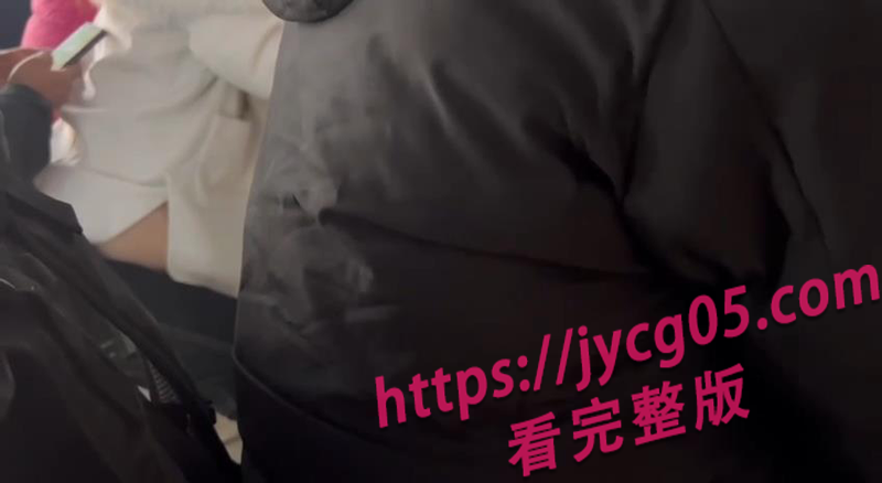 广州南站售票口不雅视频?情侣等车竟当众打炮全网疯传!