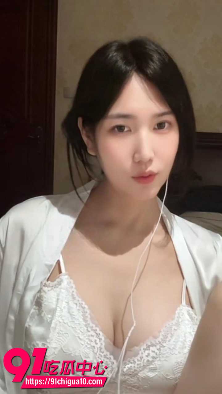 高颜值网红小羽ASMR首次露点大尺度2 高颜值网红小羽ASMR首次露点大尺度2