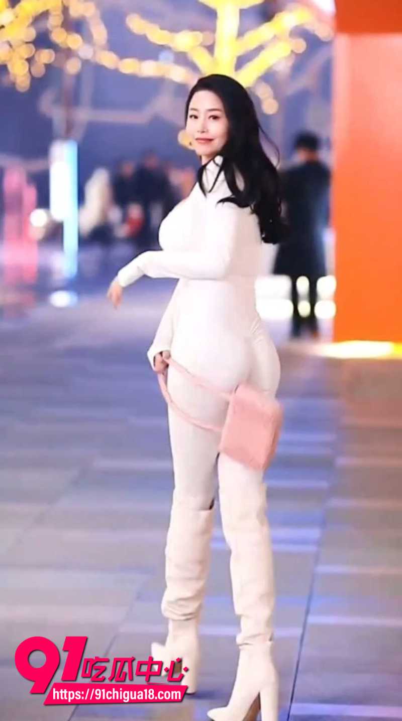 极品女网红吃糖吐泡泡全裸脱衣诱惑3