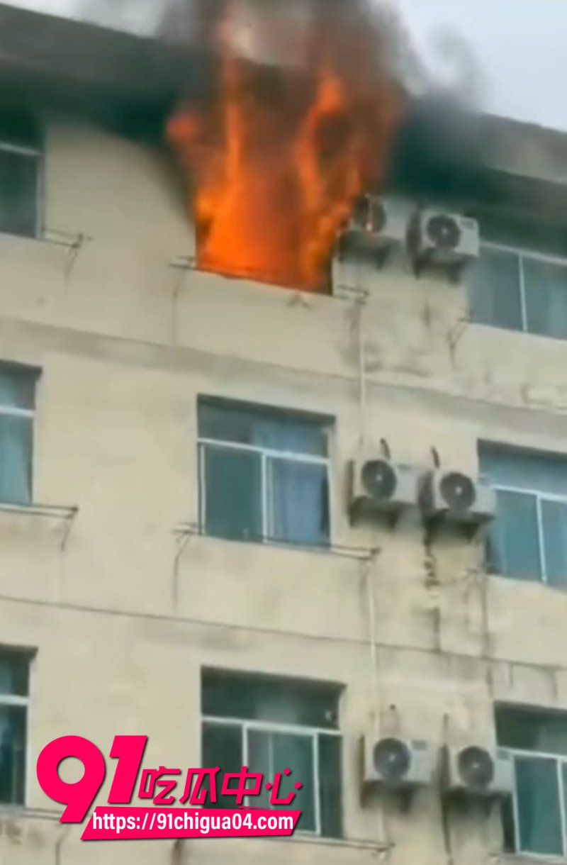 西安科技大学 宿舍区燃起熊熊大火 学生慌不择路直接跳楼逃生 结果命丧当场
