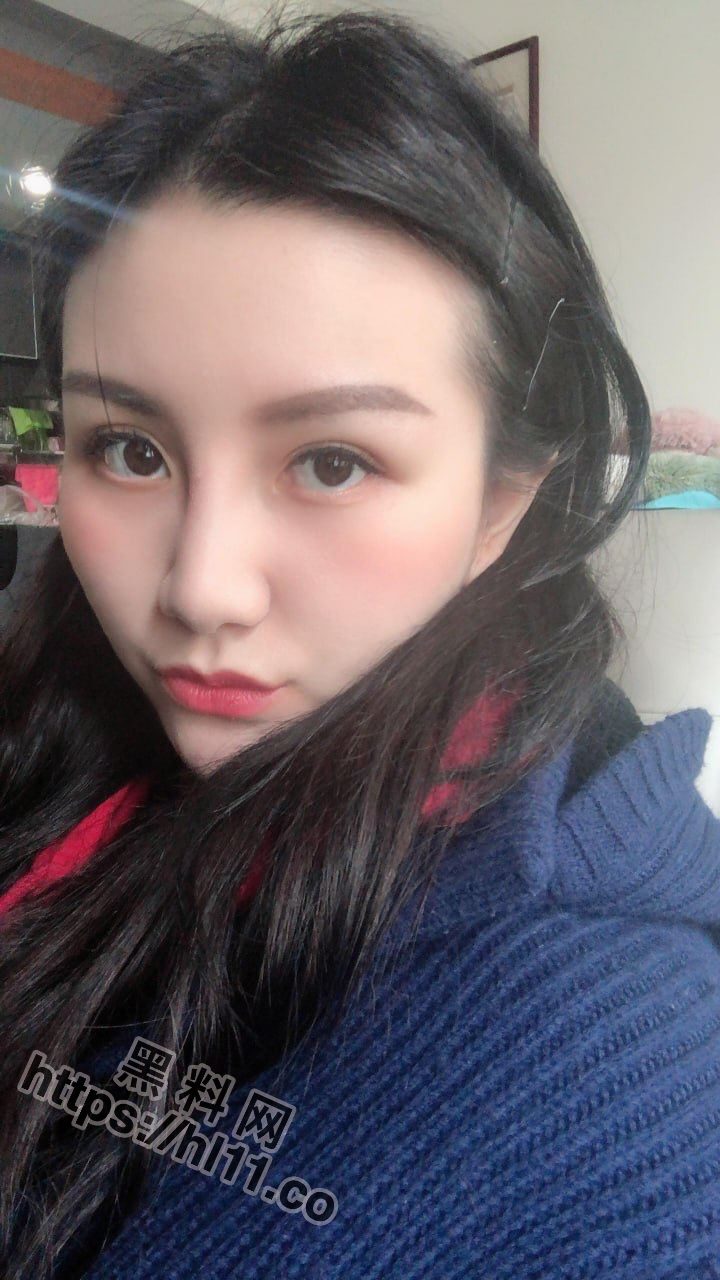 勾搭刚刚离婚超高颜值的诱人的小嫂子，一顿强烈要求下终于松口同意自拍