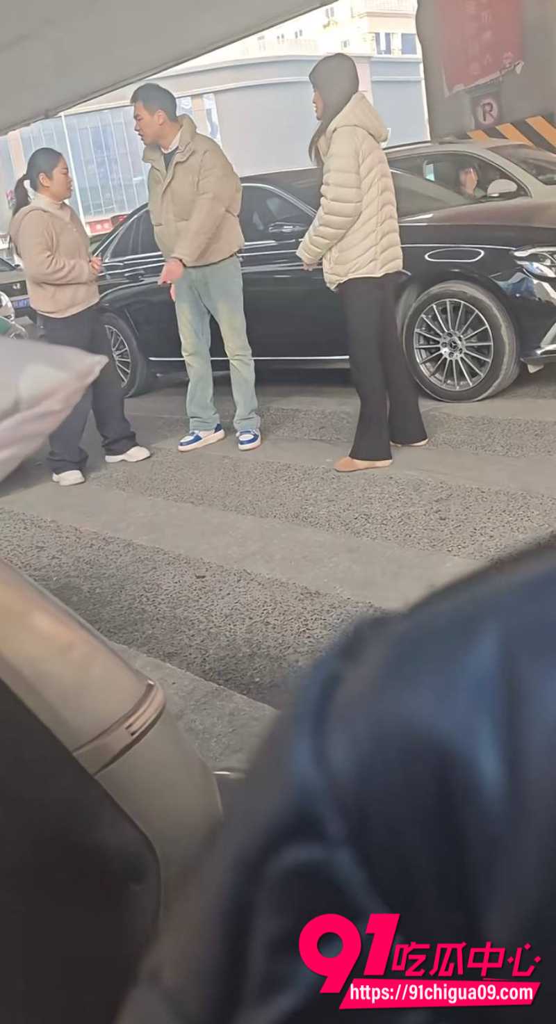 郑州奔驰哥出轨视频1