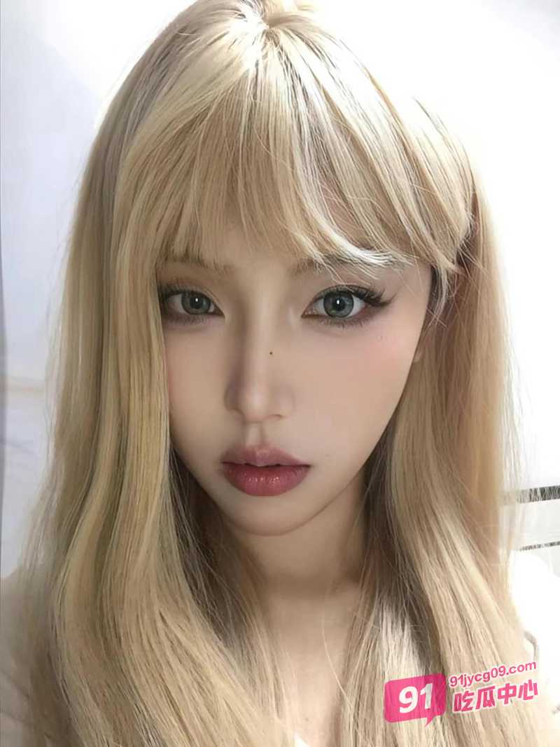 「母子乱伦」趁老爸不在家 和朋友一起3P美艳小妈！ 配图5
