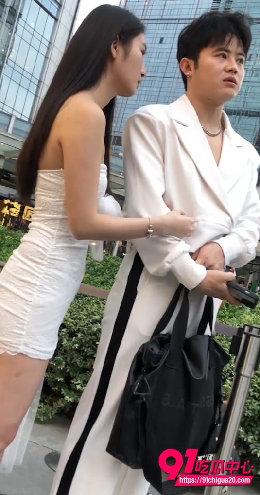 大神抄底极品美女裙底视频1