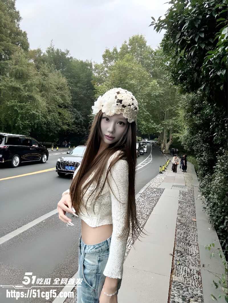 上海神颜校花 与男友在法拉利里玩车震 1 上海神颜校花 与男友在法拉利里玩车震 1