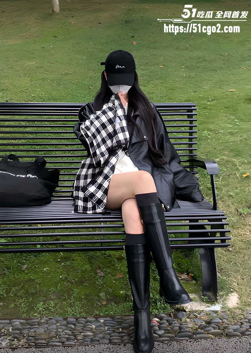 情侣自拍视频 女友哄得好床上随便玩 10 情侣自拍视频 女友哄得好床上随便玩 10