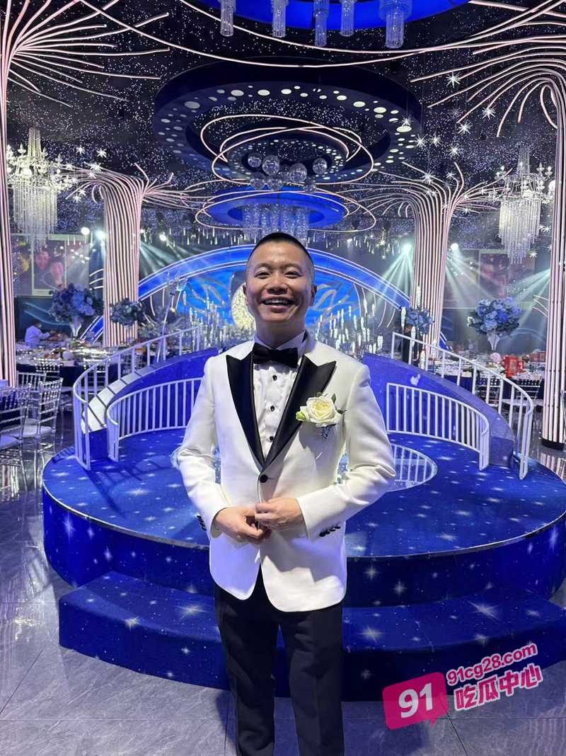 成都北湖筵禧GAY婚礼 唯爱与生命不可辜负 现场激吻太辣眼睛！ 配图2