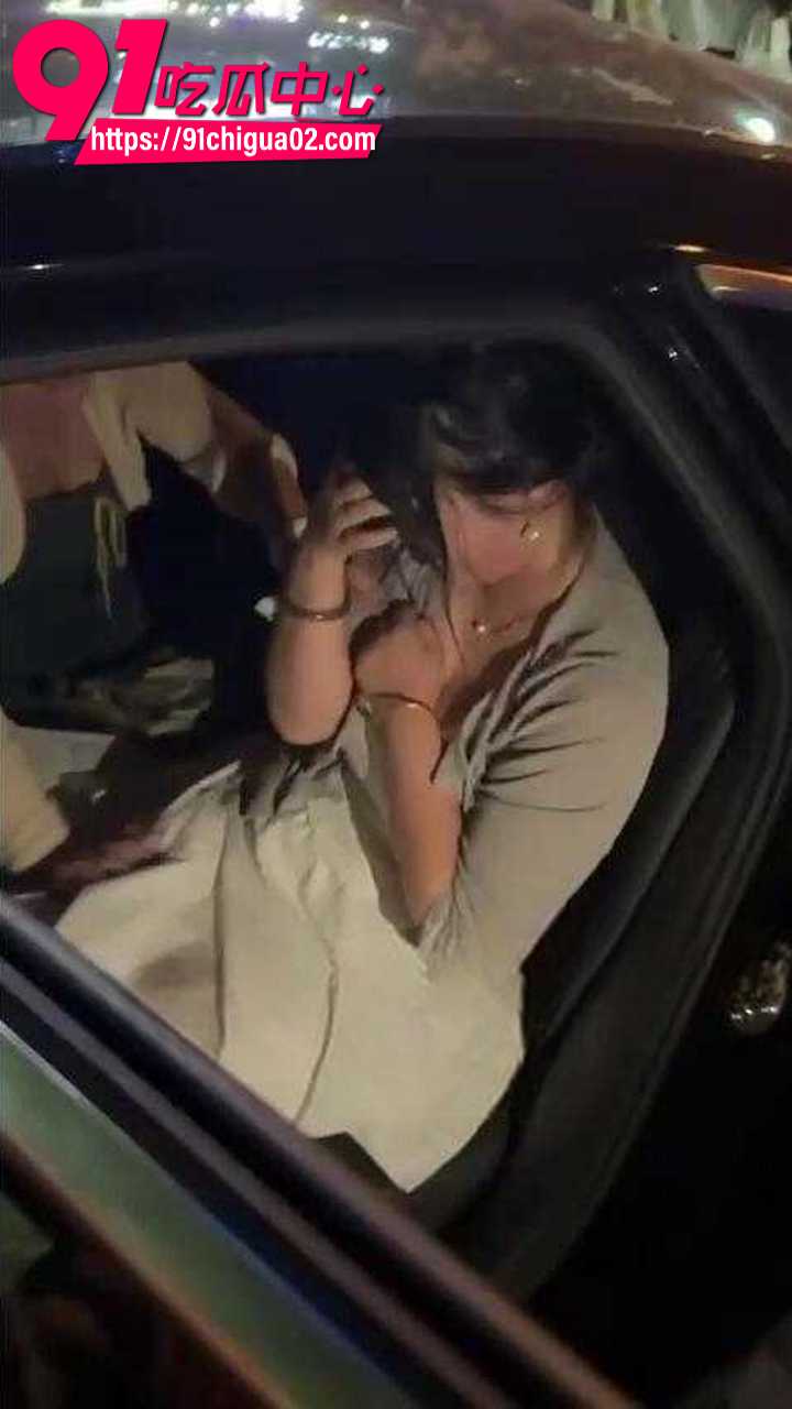 山东临沂沂南县奥迪A6抓奸事件 3