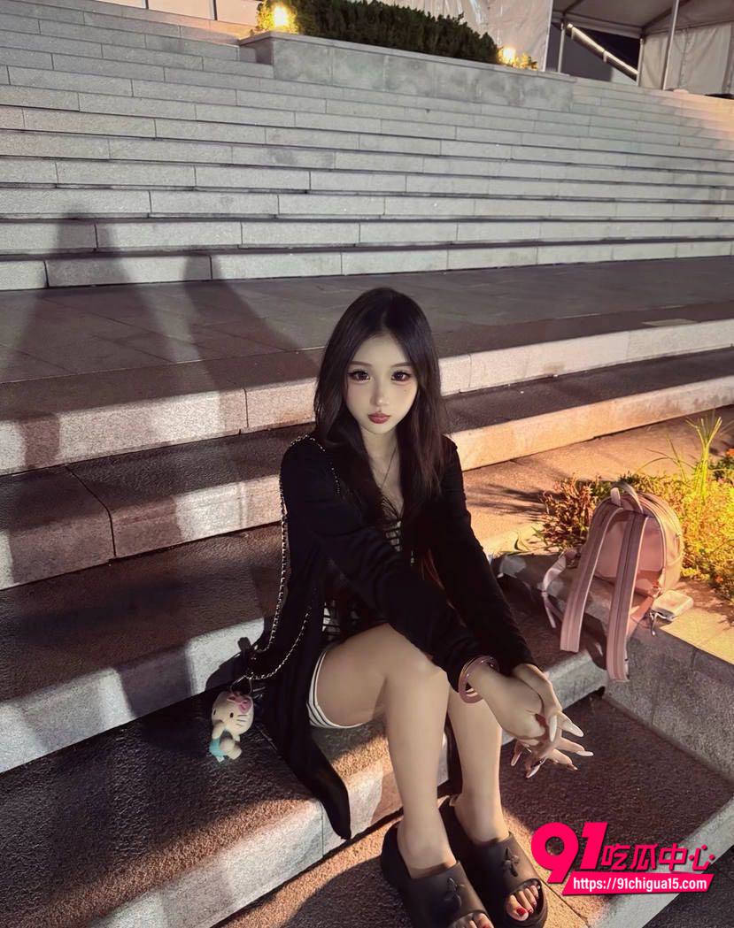 西安余佳琪为钱被金主包养调教一天三炮 粉穴沦为肉便器