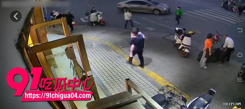 广州花都龙珠路杏林花园附近发生重大恶性汽车冲撞行人事件4