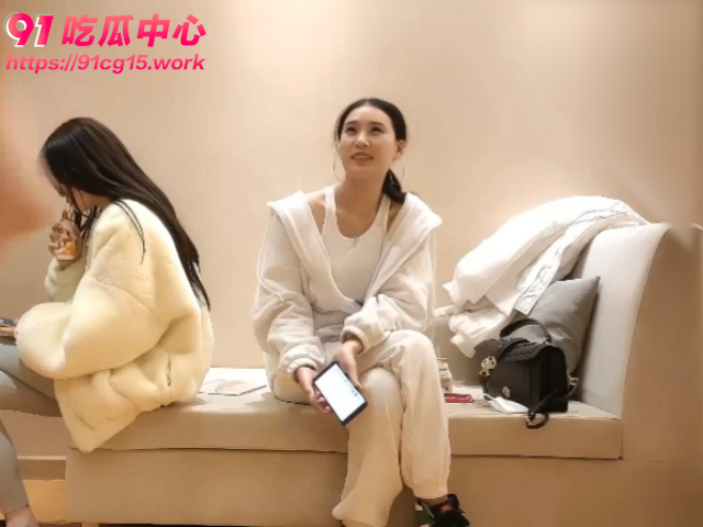 双飞推荐～黑丝大长腿淫荡女神配合默契饥渴求插入 一帝两后尽享齐人之福！