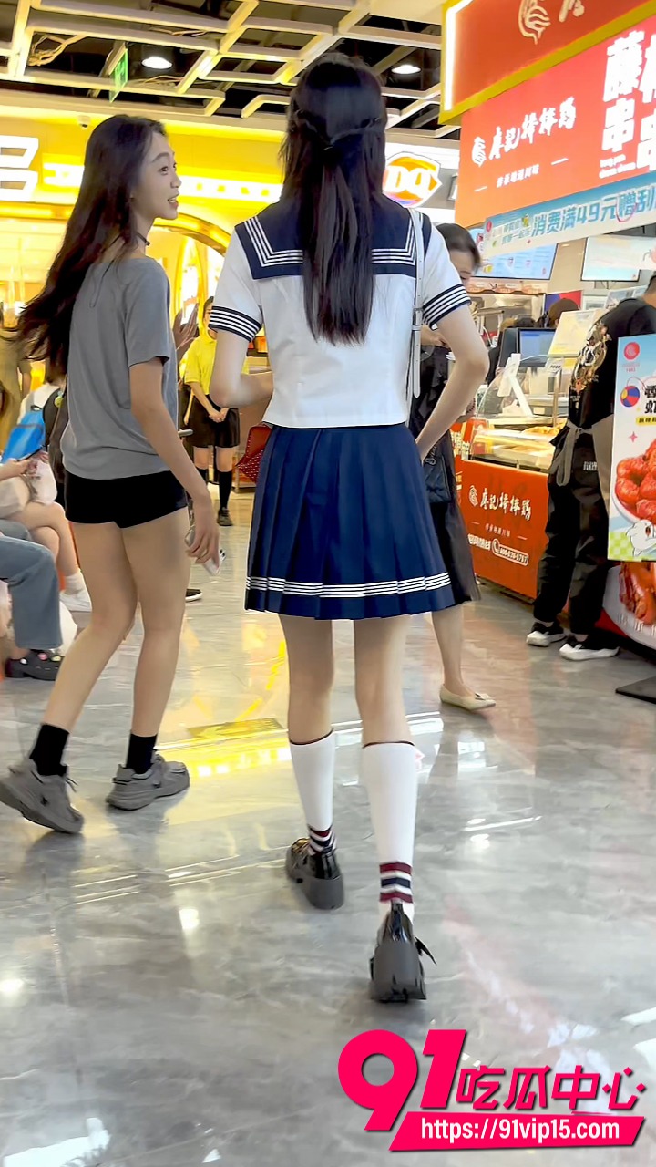 KFC商场抄底超美学生妹1 KFC商场抄底超美学生妹1