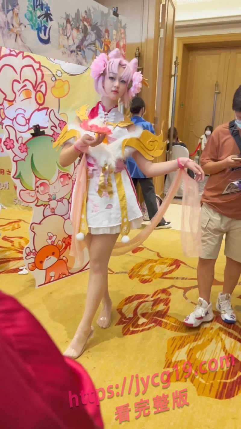 KFC漫展抄底偷拍大曝光 Coser裙底风光超诱惑