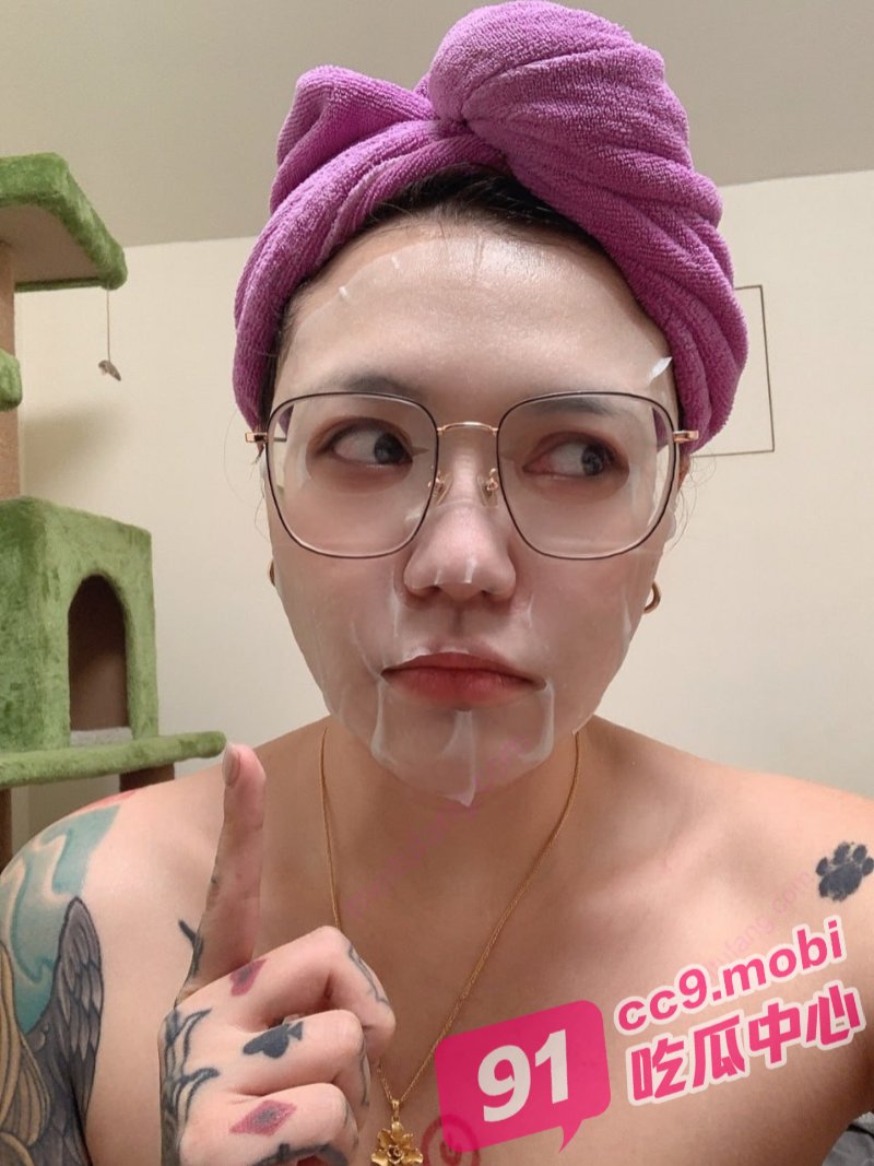 嫩模鲜为人知的淫骚 台湾平面女模miya私密生活大揭秘 全裸自慰视频大放送！