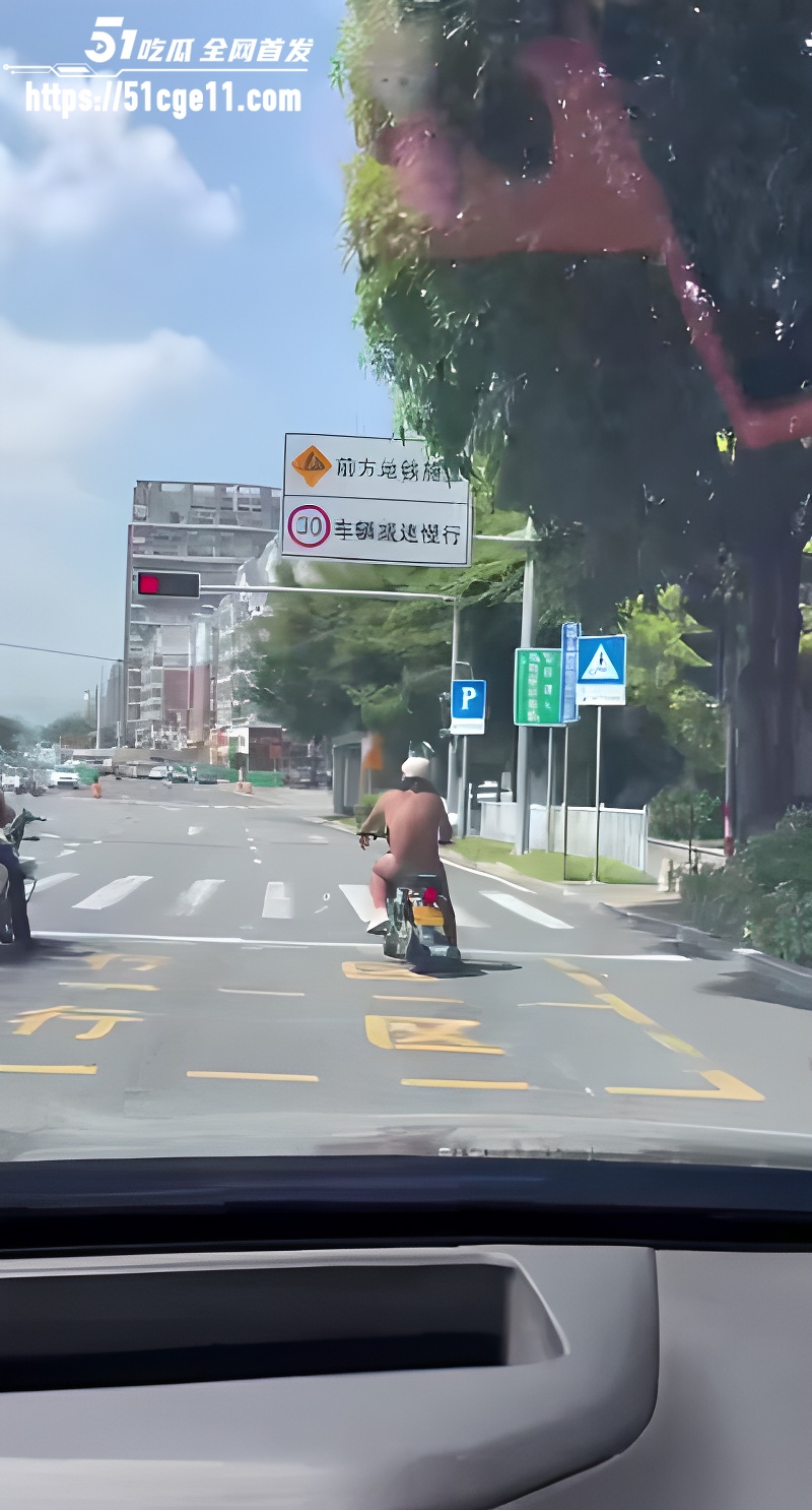 厦门街头 老哥全裸骑摩托 5 厦门街头 老哥全裸骑摩托 5