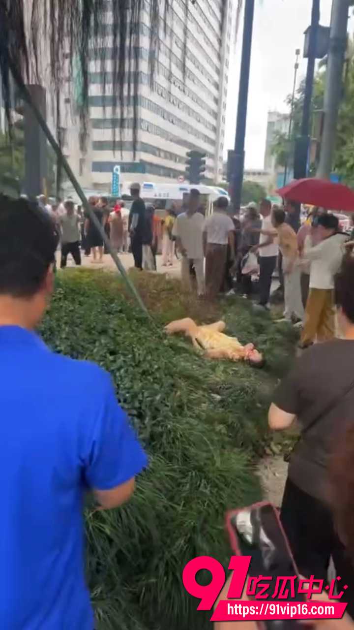 温州出租车超速撞人5