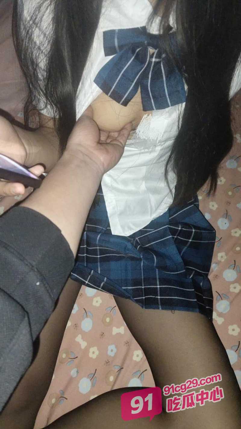 父女乱伦～女儿从老家回来后变得十分主动 全程精彩刺激对白！ 配图2