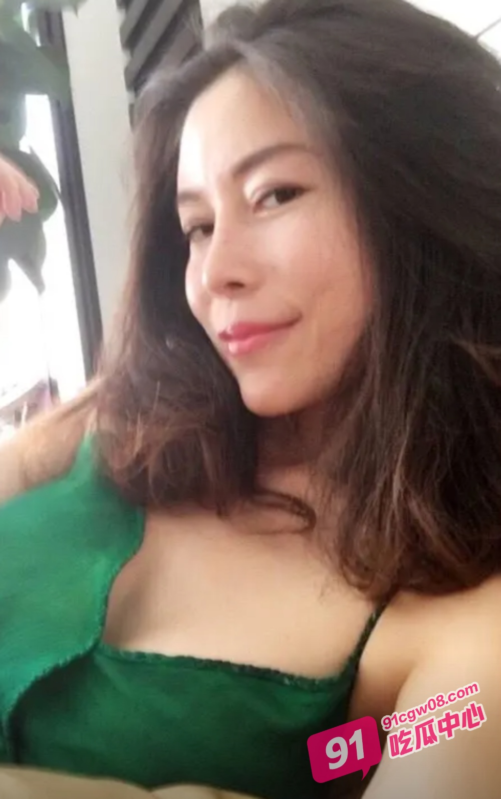 吉林少妇 罗鑫 绝美大长腿为老公足交 致命的熟女诱惑属性 就是逼太黑了!
