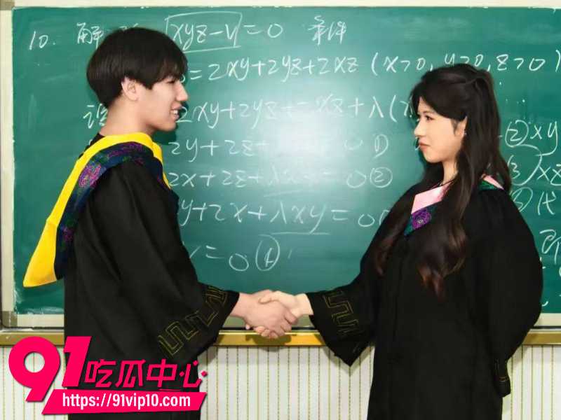 沧州交通学院成年女大学生怀孕后被甩妹子直接在宿舍楼下围堵渣男20 沧州交通学院成年女大学生怀孕后被甩妹子直接在宿舍楼下围堵渣男20