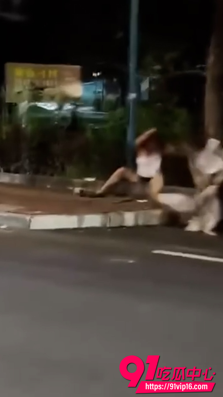 精神小妹打架视频1 精神小妹打架视频1