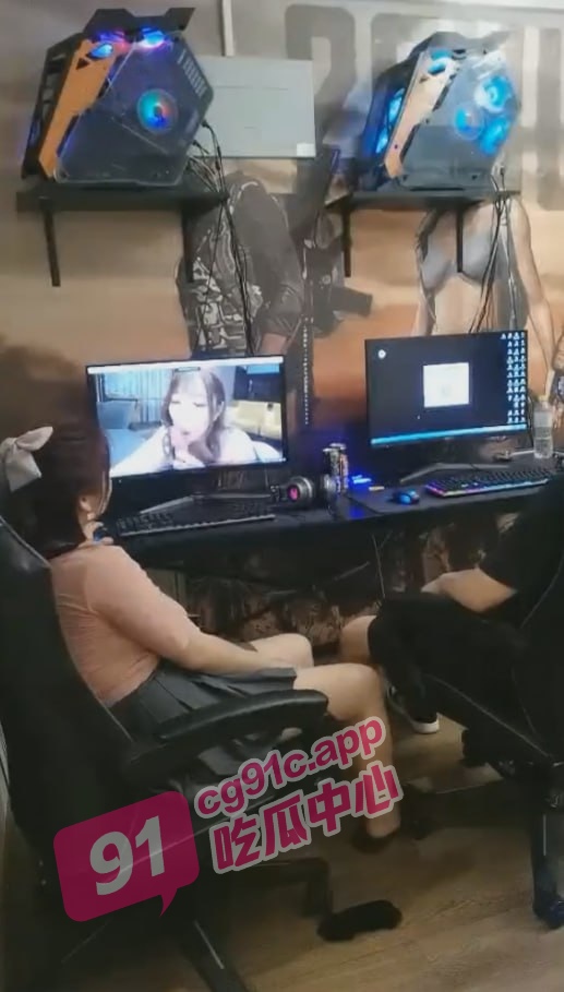 JK装网吧单间看黄片勾引小伙 “哥哥你看我都流水了 哥哥求你干我吧”