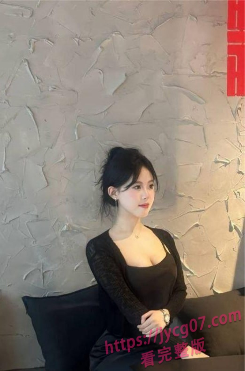俞佳林真实私拍泄密：21岁清纯女友为爱服务 口交镜头太撩人 配图3