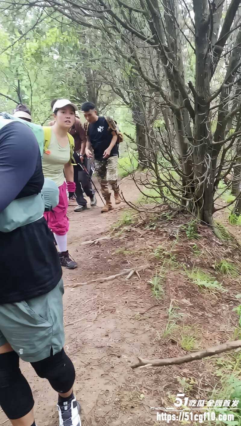西安子午峪尖山男子上吊自杀01 西安子午峪尖山男子上吊自杀01