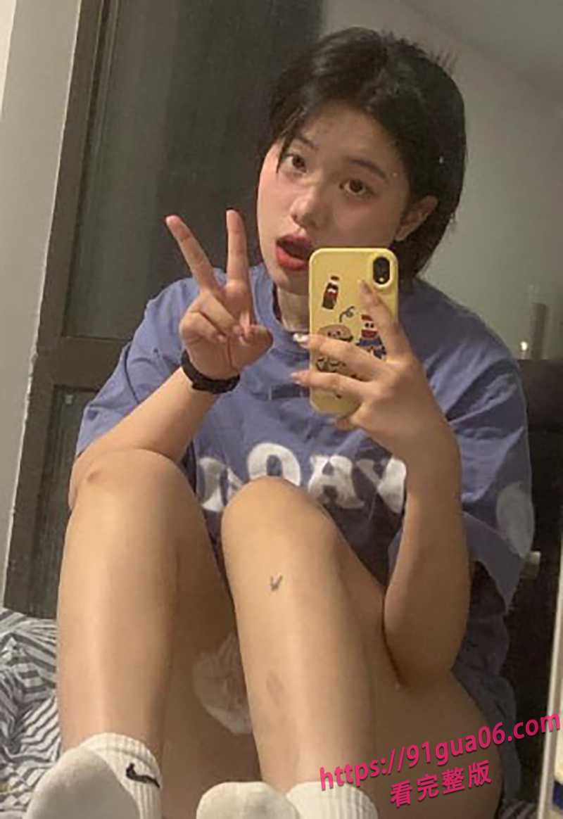 浙江学生妹刘嘉伊 在家发骚自拍泄密 挑逗眼神致命诱惑