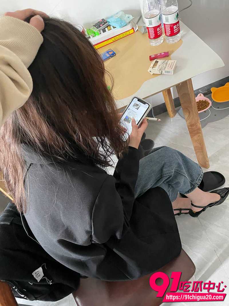 推特约啪大神乾隆下江南 酒店约啪红发骚货 拍视频叫嚣帽子叔叔有本事就来抓他!
