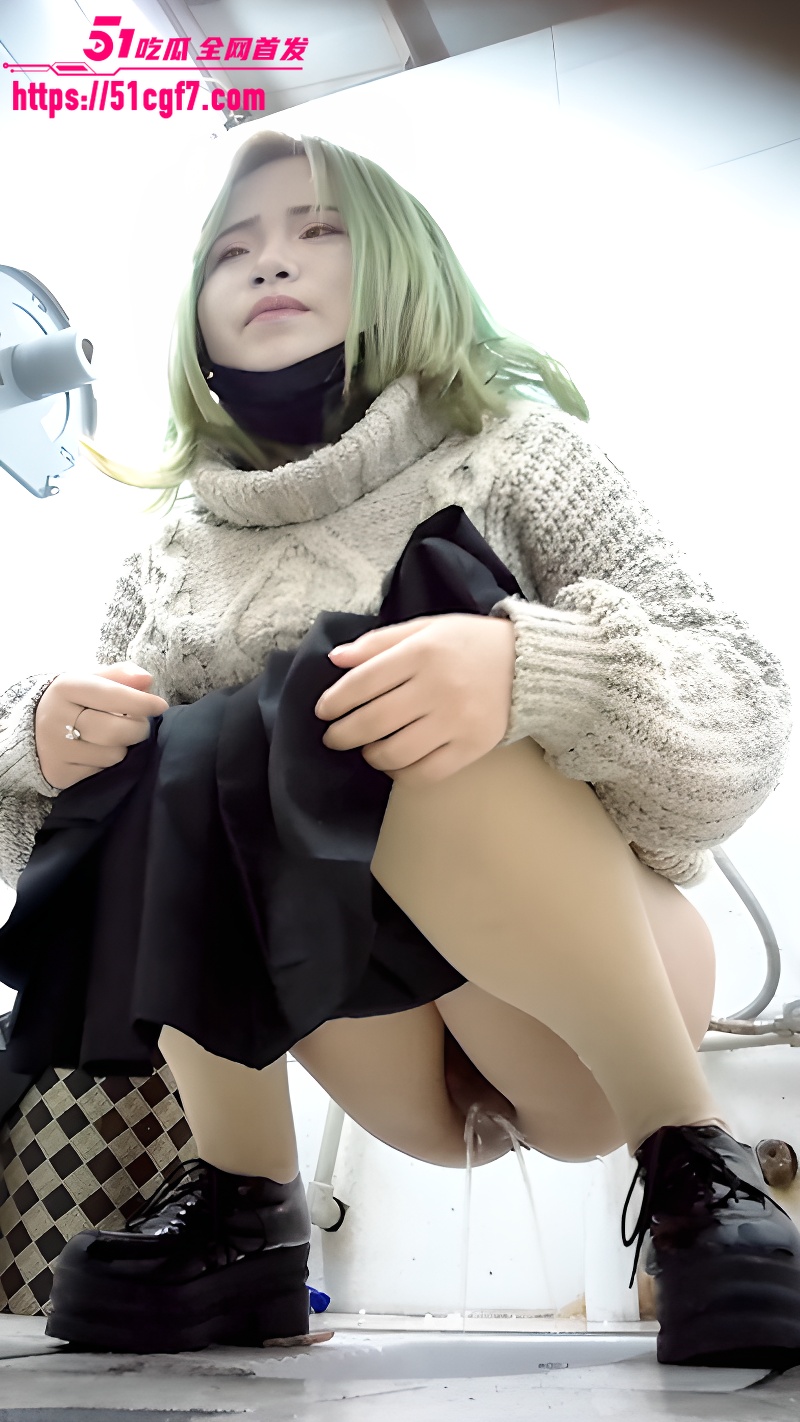 女厕偷拍视频 1 女厕偷拍视频 1