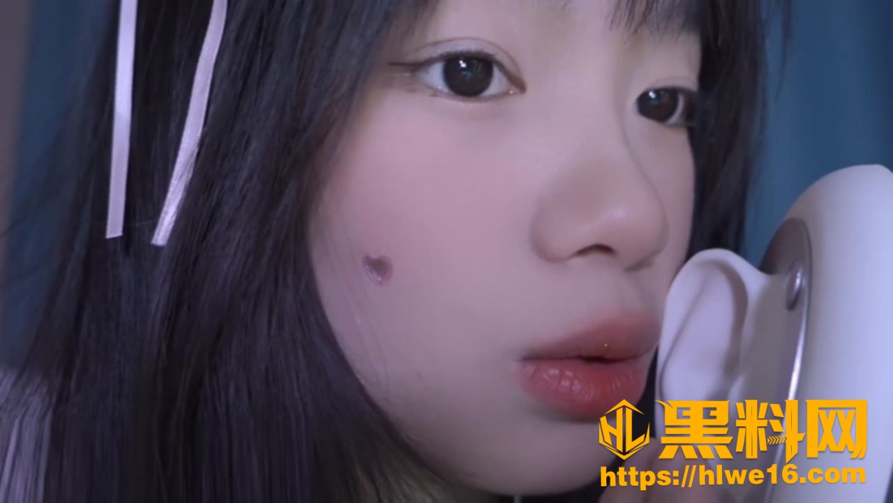 声控博主 今天又变好看了 沉浸式ASMR近景 舌尖轻触耳廓舔耳体验