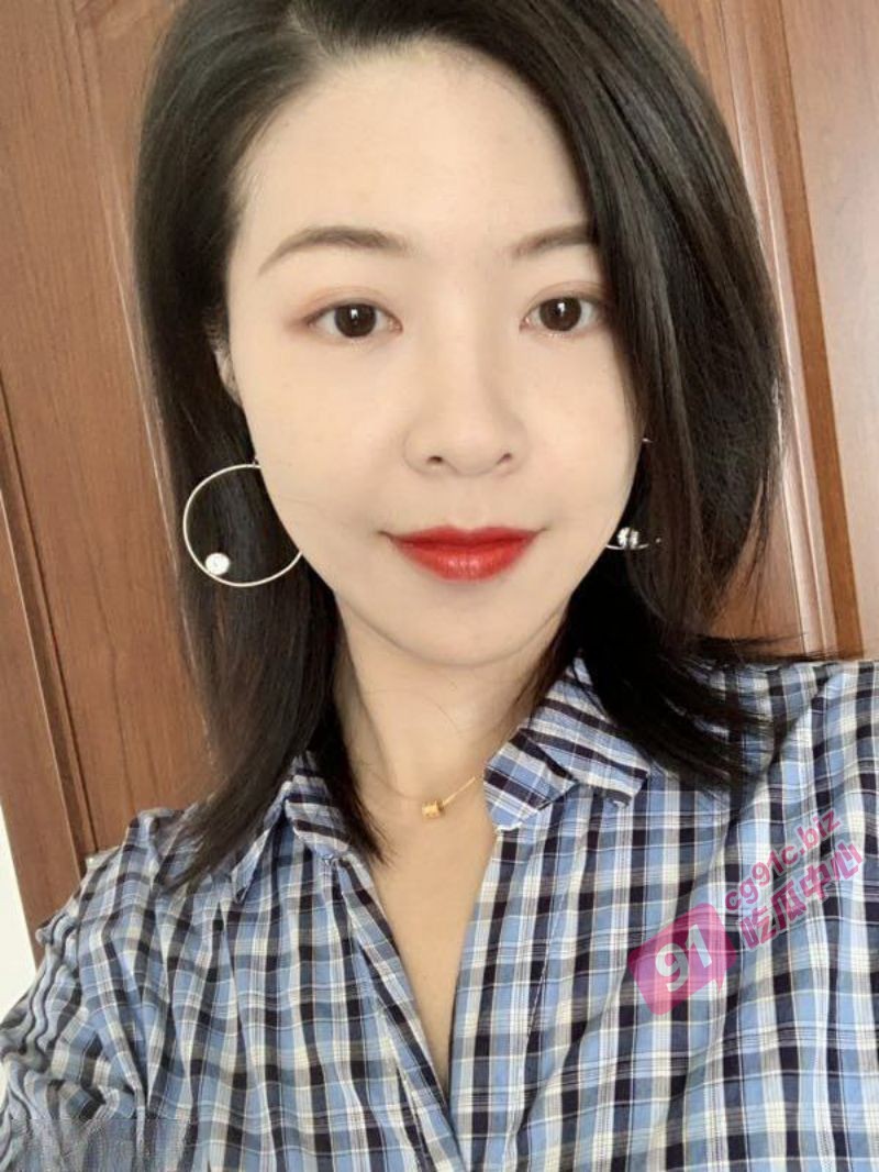 重庆4s店金牌销售王芳子～背着老公签卖身契 主动充当客户的精盆!