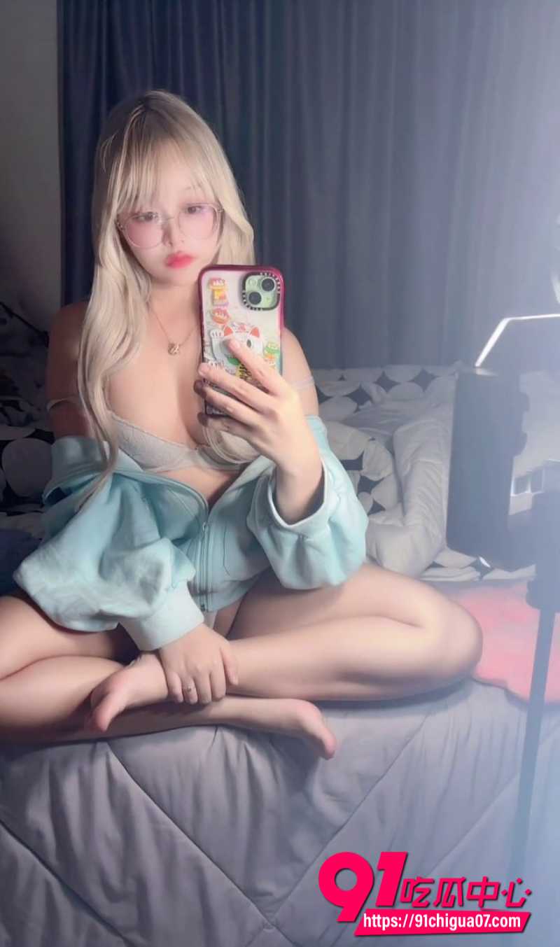 极品萝莉RemukiraCOS露奶私拍视频曝光 可爱脸蛋撩人眼神巨乳全露 惹火身材太勾人了吧!