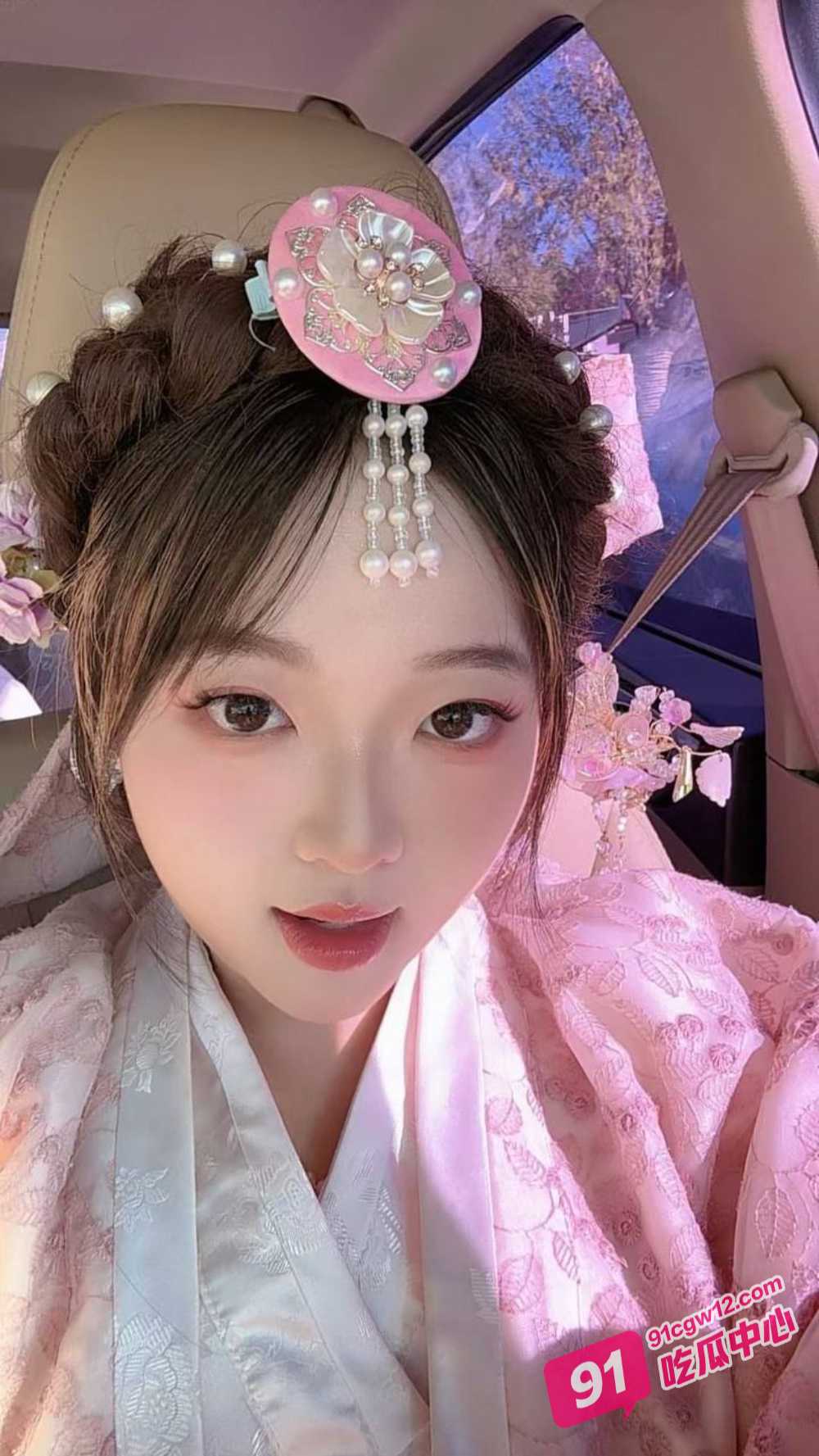 武汉中南民族大学周雨彤性爱视频曝光 曲线身材纤细腰肢 挺翘肉臀被后入暴操 配图3