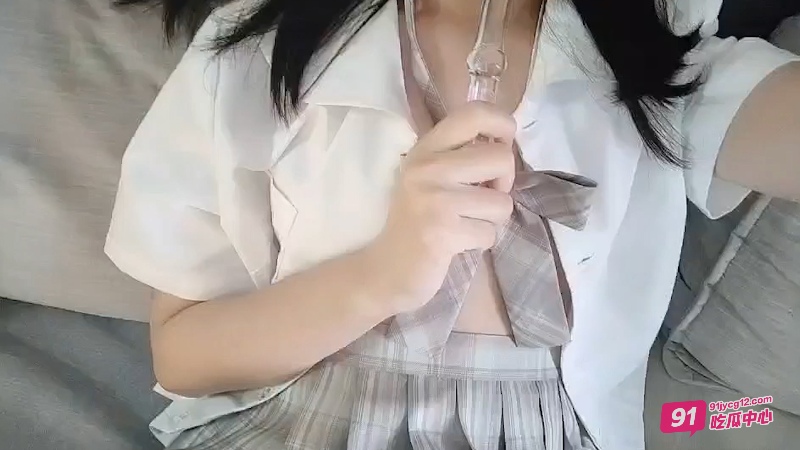 福利姬白桃露露古风制服诱惑合集 镜前大胆自慰粉嫩小穴！