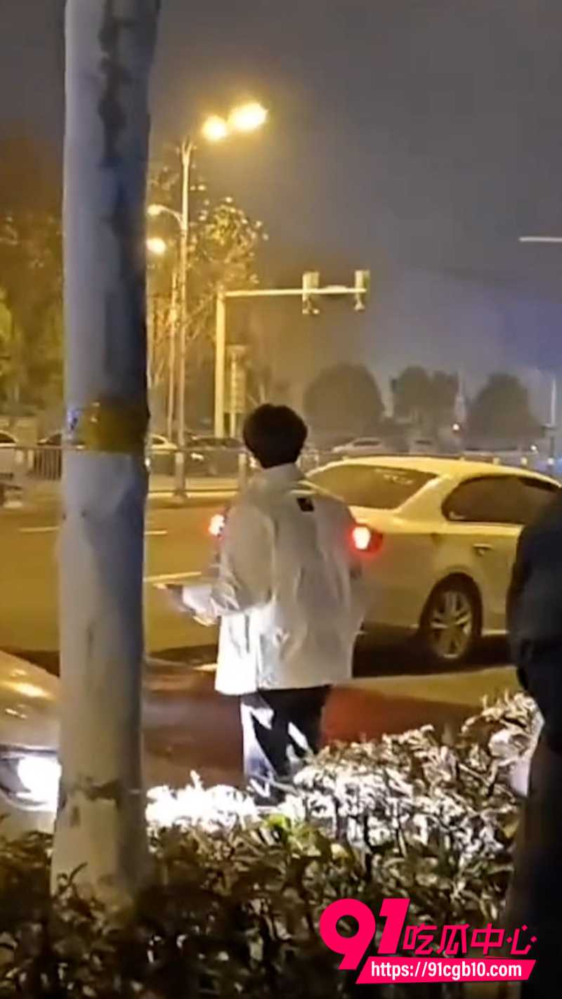 年度绿帽20万为爱冲锋惨败 男友上海打工流汗 女友家乡直接换人 气得索贿人财两空