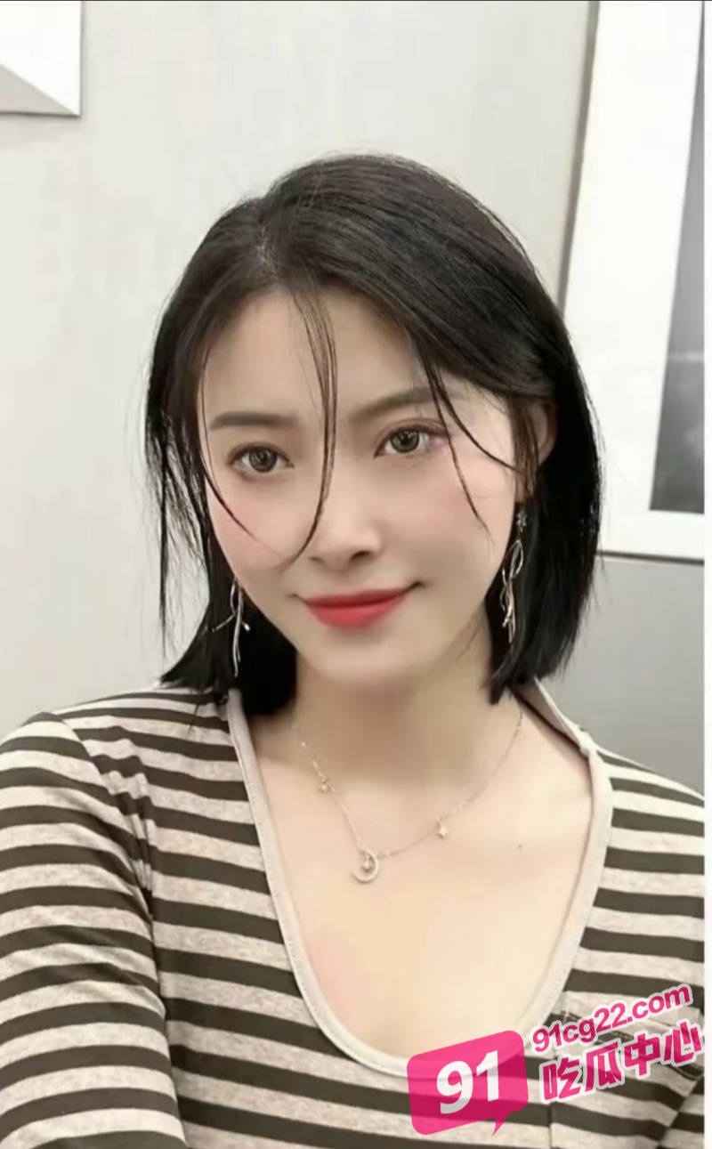 醉酒情侣情难自抑 竟在出租车上干这事 被网约司机拍下全过程!